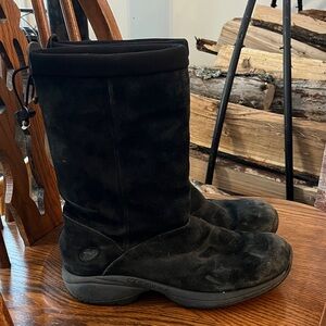 Merrell Winter Boots Women’s size 8 Black Suede Waterproof Pull-on Sheepskin